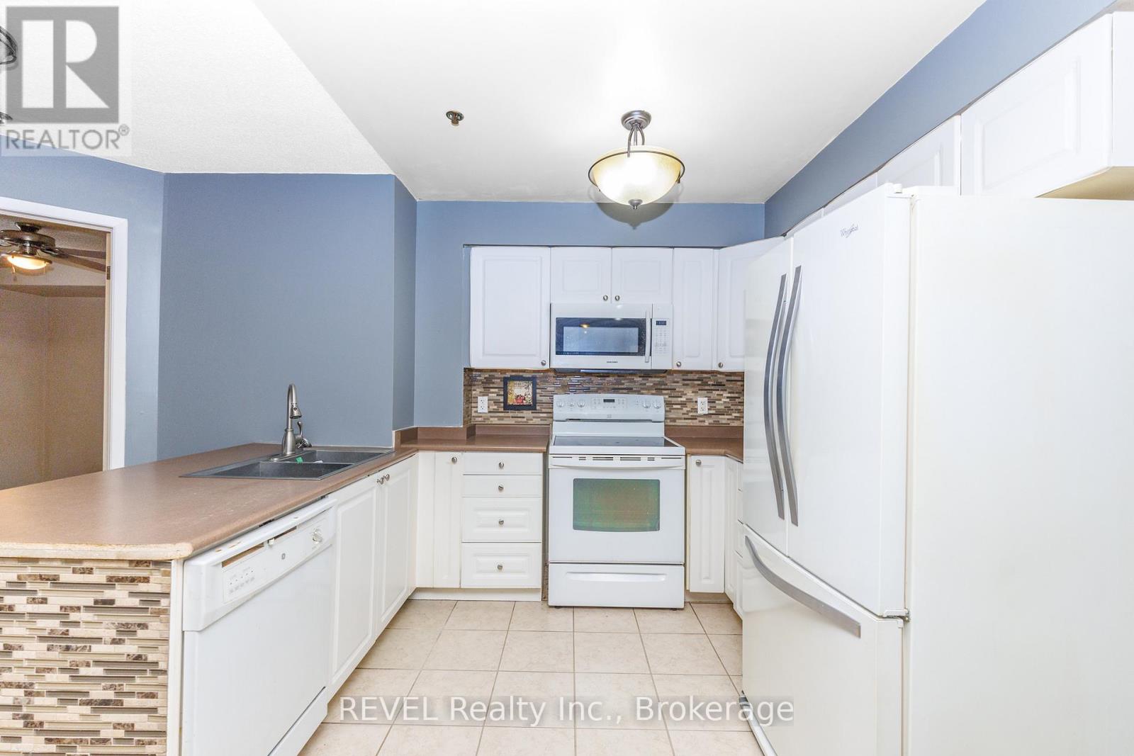 1318 - 330 Prince Charles South Drive, Welland, Ontario  L3C 7B3 - Photo 7 - X12823150