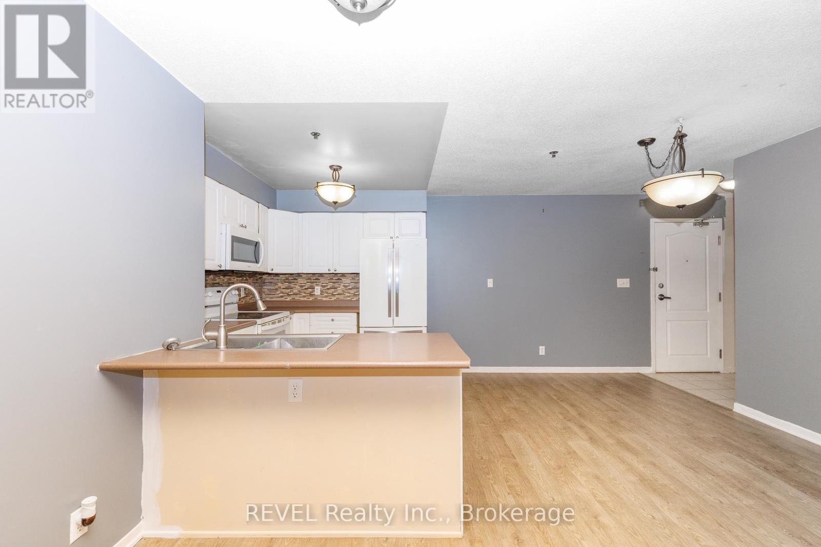 1318 - 330 Prince Charles South Drive, Welland, Ontario  L3C 7B3 - Photo 9 - X12823150