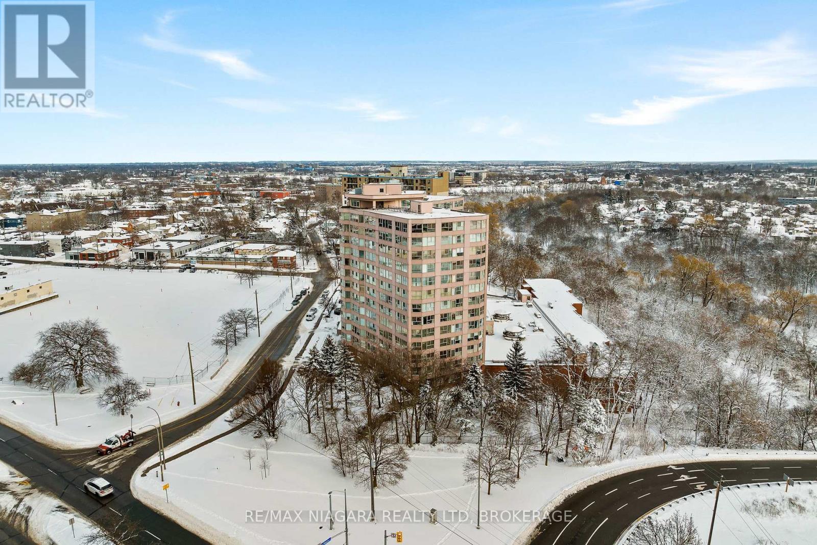 502 - 7 Gale Crescent, St. Catharines (E. Chester), Ontario  L2R 7M8 - Photo 3 - X12823210