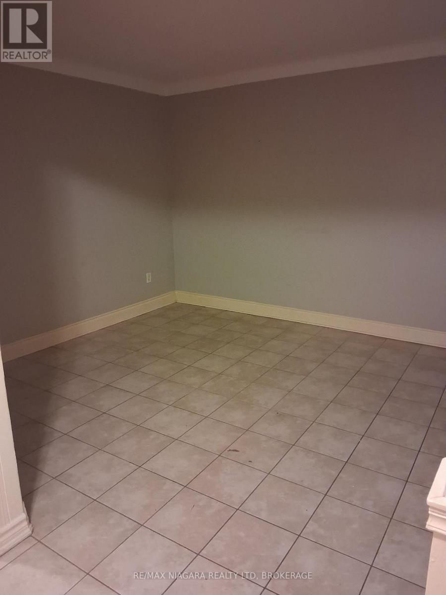 Main - 5004 Saint Clair Avenue, Niagara Falls (Downtown), Ontario  L2E 3T7 - Photo 3 - X12823214