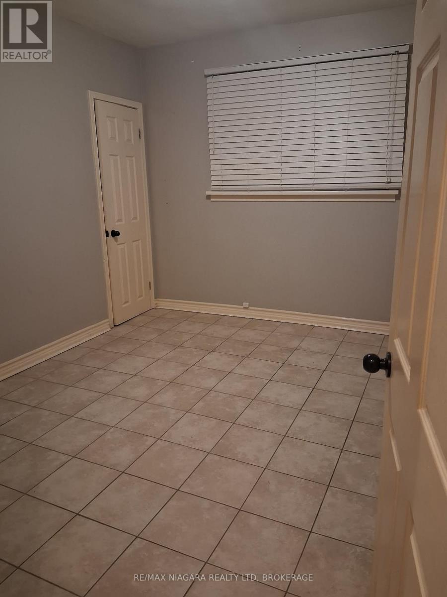 Main - 5004 Saint Clair Avenue, Niagara Falls (Downtown), Ontario  L2E 3T7 - Photo 5 - X12823214