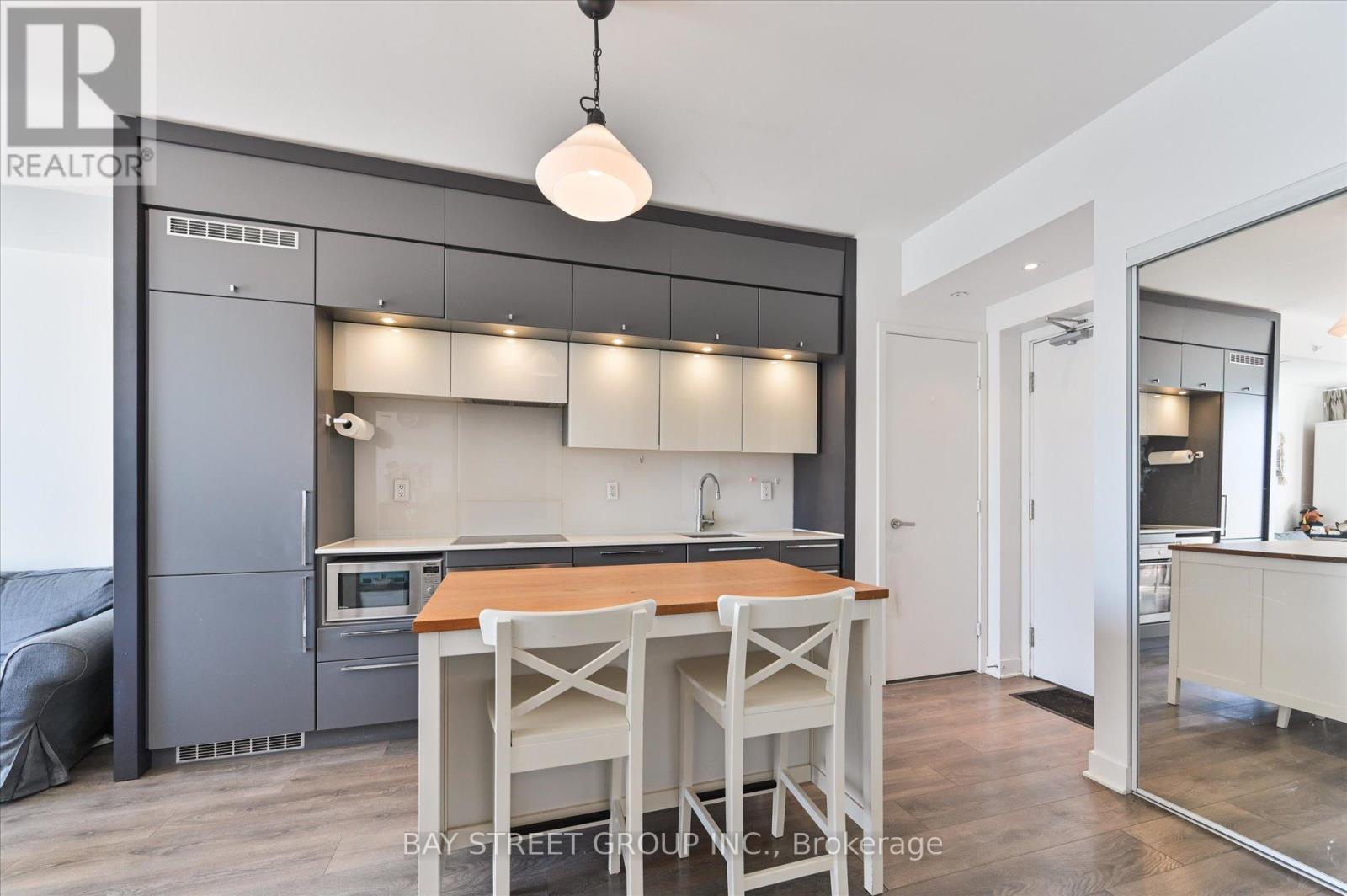 5002 - 15 Grenville Street, Toronto, Ontario  M4Y 0B9 - Photo 1 - C12766766