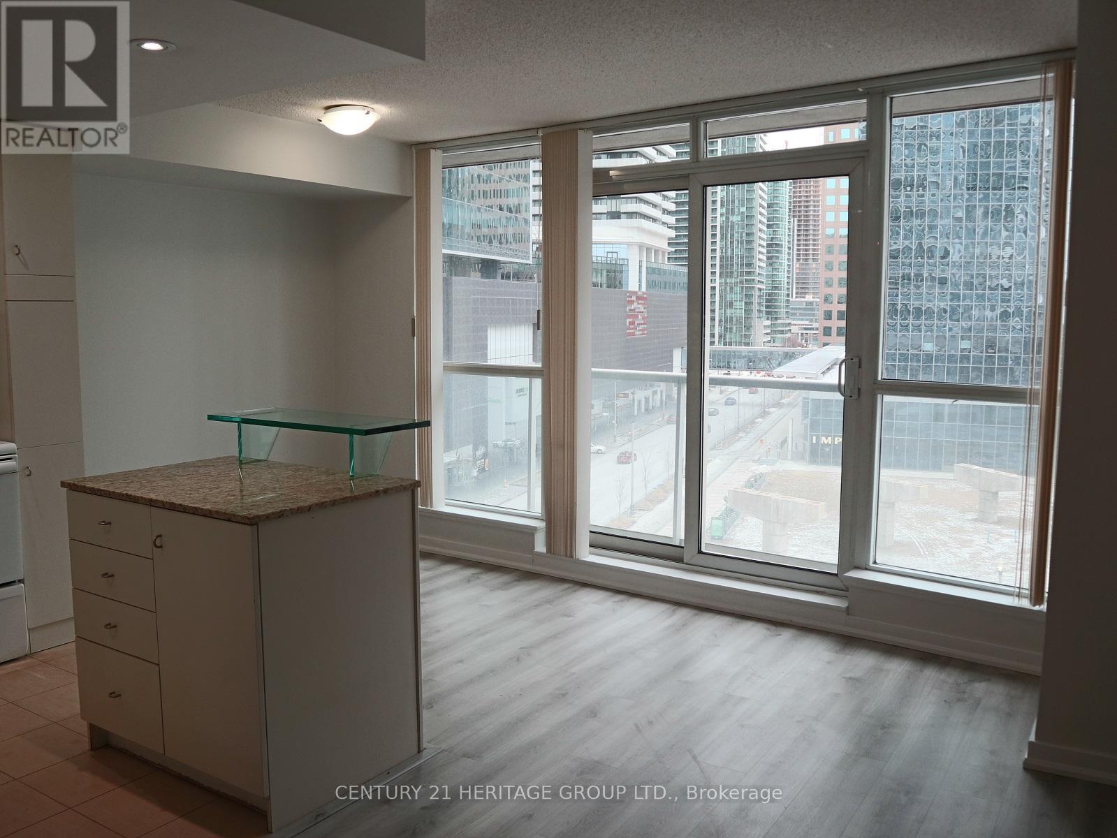 604 - 8 York Street, Toronto (Waterfront Communities), Ontario  M5J 2Y2 - Photo 5 - C12823002