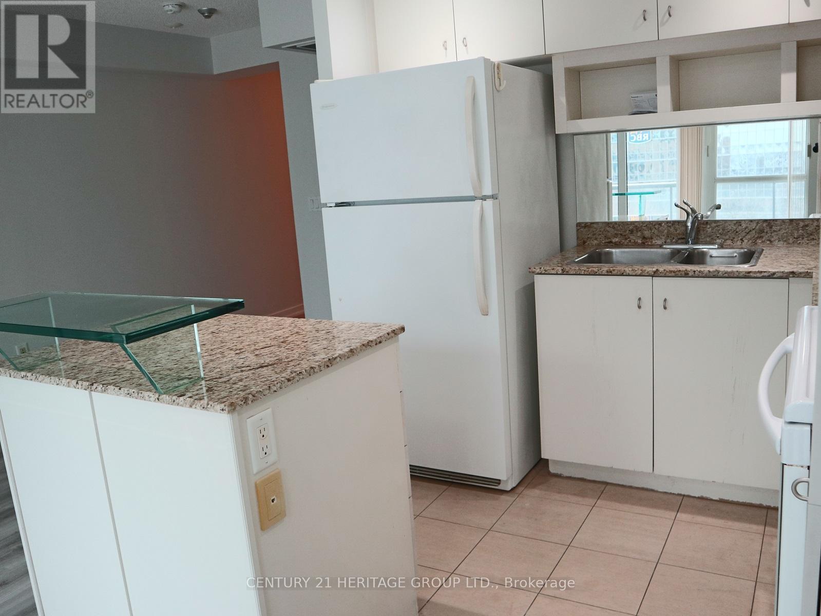 604 - 8 York Street, Toronto (Waterfront Communities), Ontario  M5J 2Y2 - Photo 7 - C12823002