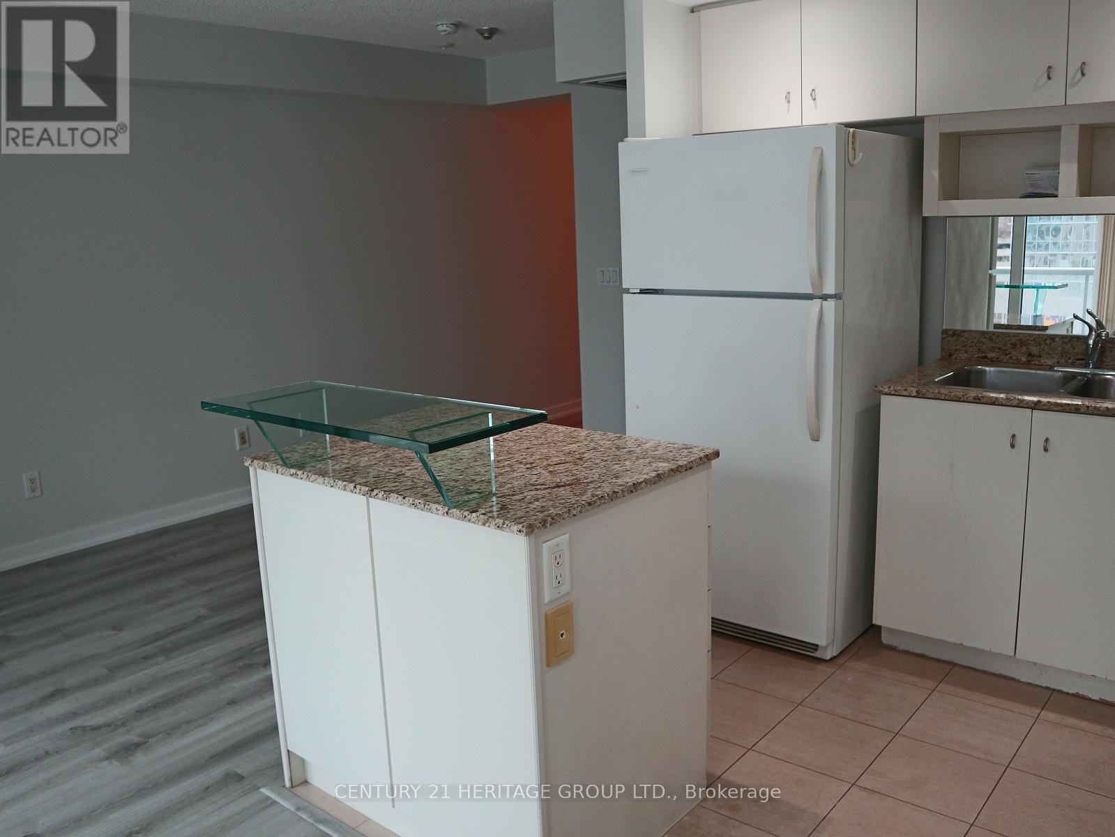 604 - 8 York Street, Toronto (Waterfront Communities), Ontario  M5J 2Y2 - Photo 9 - C12823002