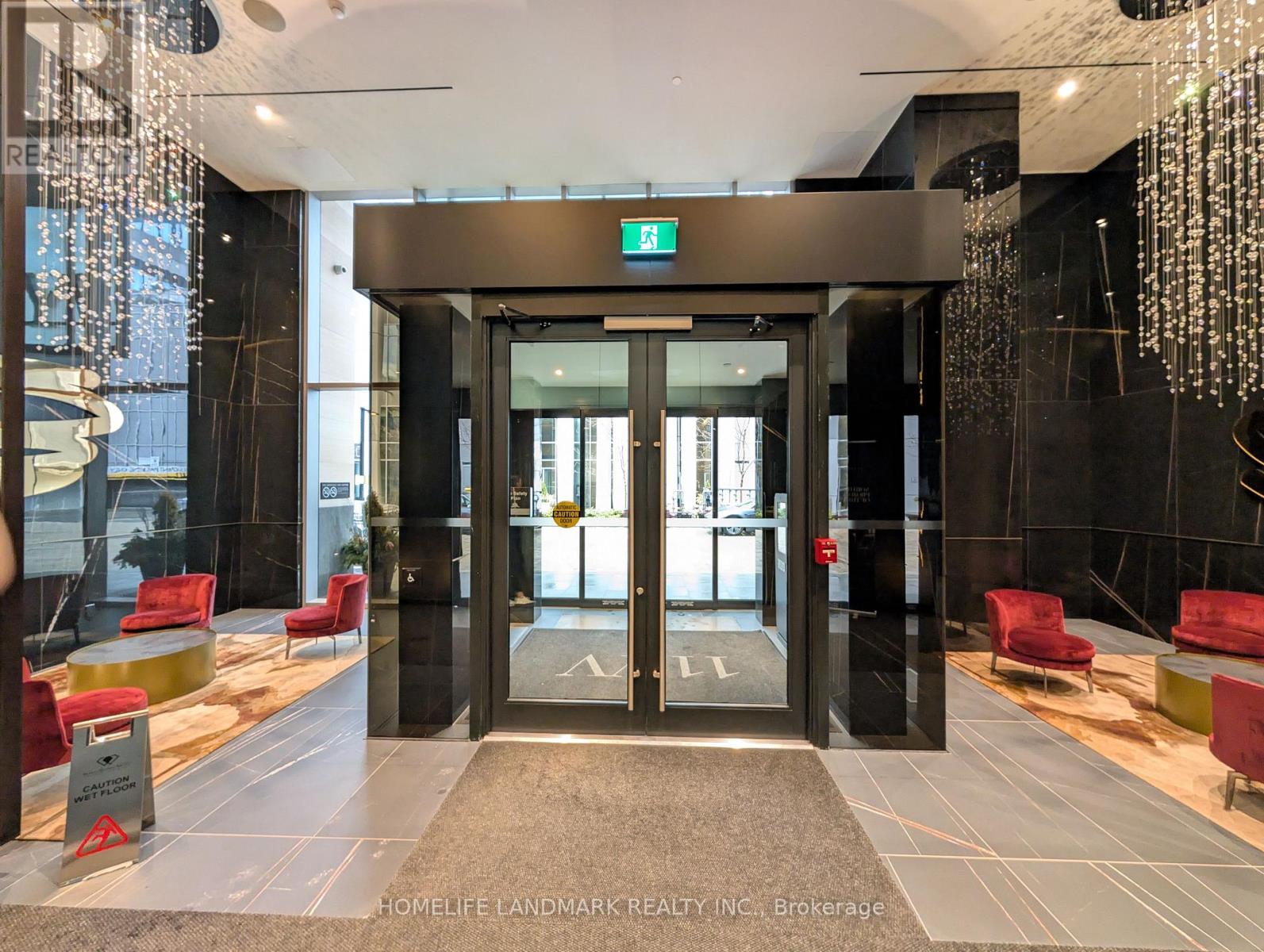 2210 - 11 Yorkville Avenue, Toronto, Ontario  M4W 1L2 - Photo 2 - C12823014