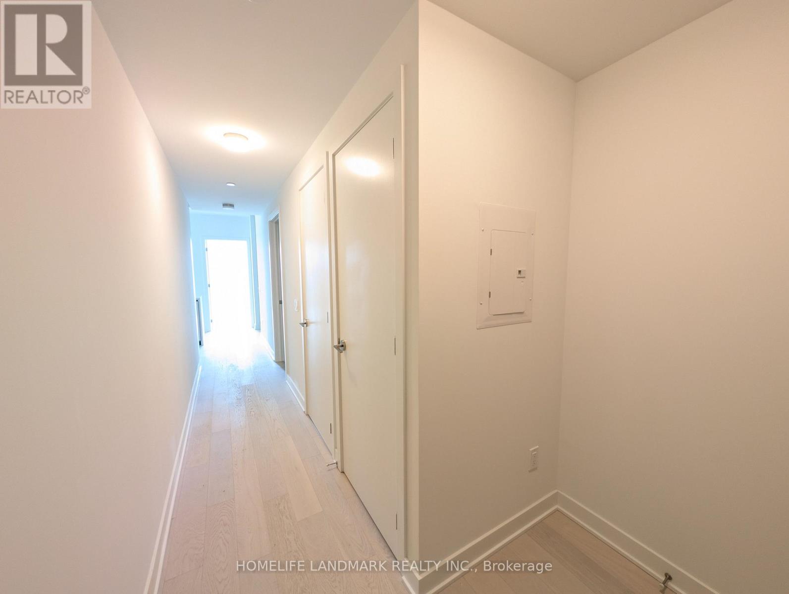 2210 - 11 Yorkville Avenue, Toronto, Ontario  M4W 1L2 - Photo 3 - C12823014