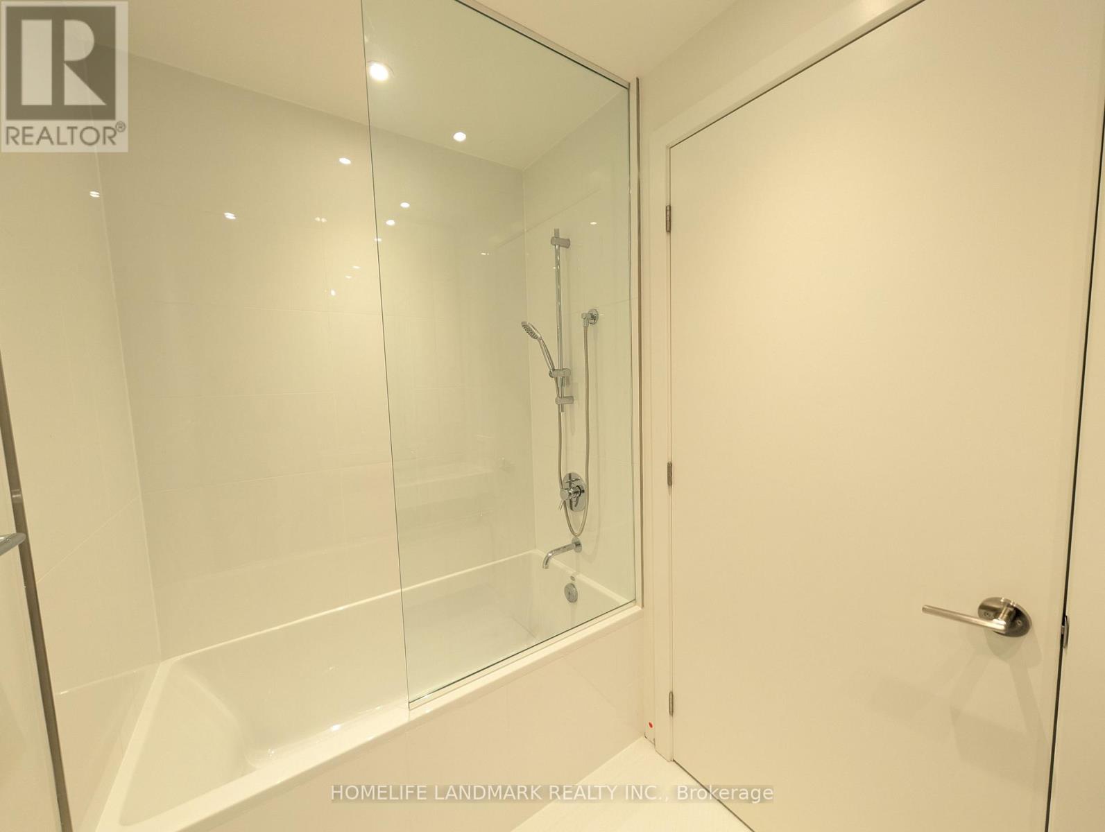 2210 - 11 Yorkville Avenue, Toronto, Ontario  M4W 1L2 - Photo 4 - C12823014