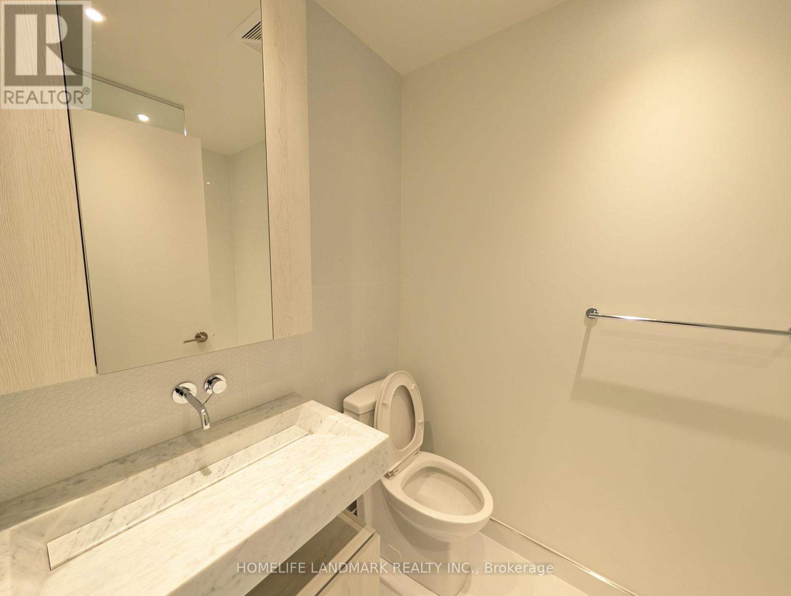 2210 - 11 Yorkville Avenue, Toronto, Ontario  M4W 1L2 - Photo 5 - C12823014