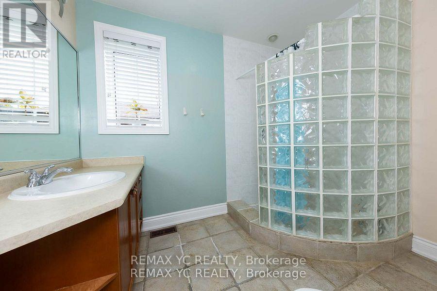 18 Mullet Road, Toronto, Ontario  M2M 2A6 - Photo 17 - C12823030