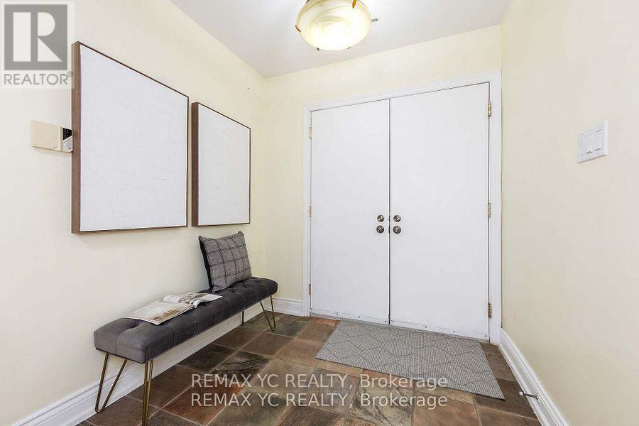 18 Mullet Road, Toronto, Ontario  M2M 2A6 - Photo 3 - C12823030