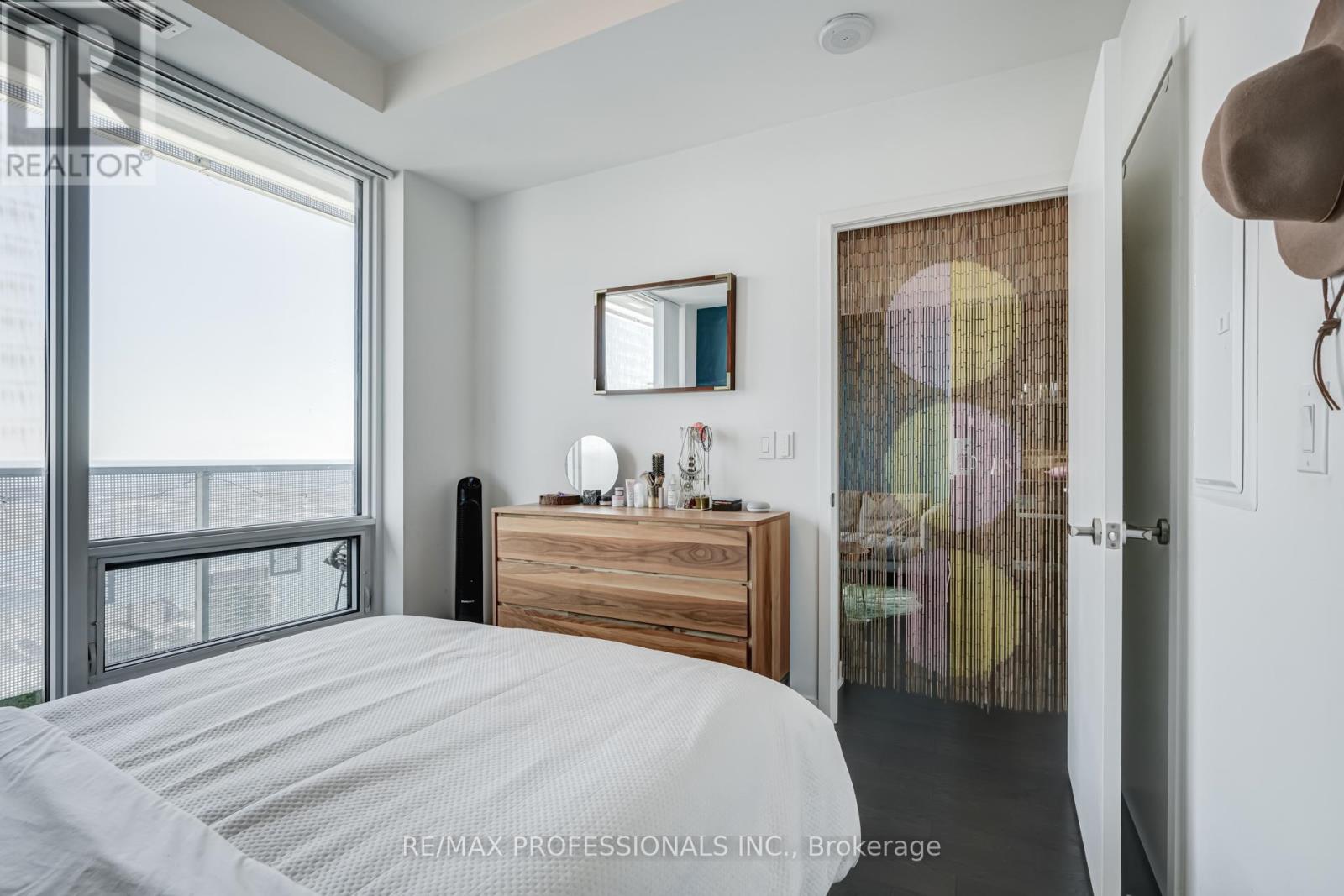 6105 - 88 Harbour Street, Toronto (Waterfront Communities), Ontario  M5J 0C3 - Photo 17 - C12823230