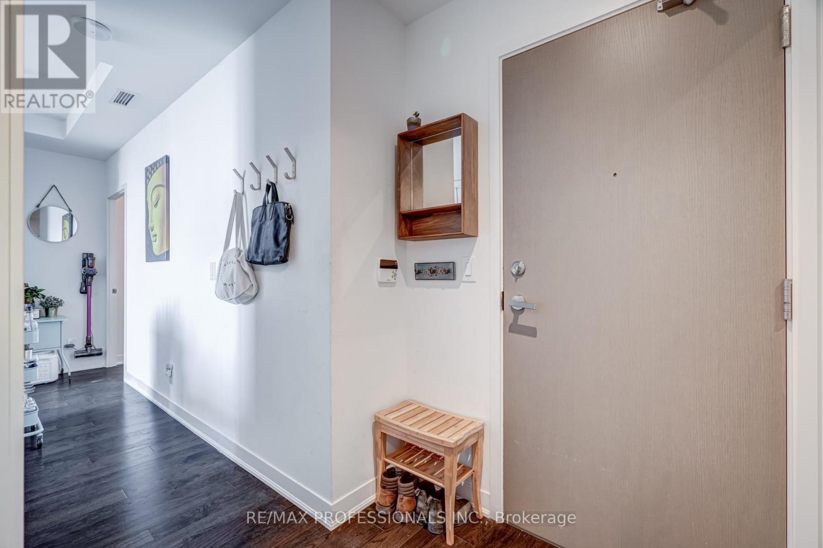 6105 - 88 Harbour Street, Toronto (Waterfront Communities), Ontario  M5J 0C3 - Photo 2 - C12823230