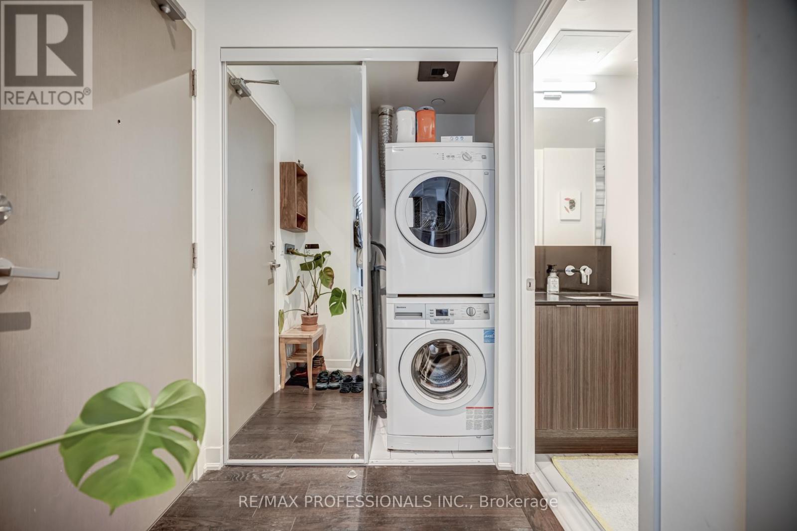 6105 - 88 Harbour Street, Toronto (Waterfront Communities), Ontario  M5J 0C3 - Photo 25 - C12823230