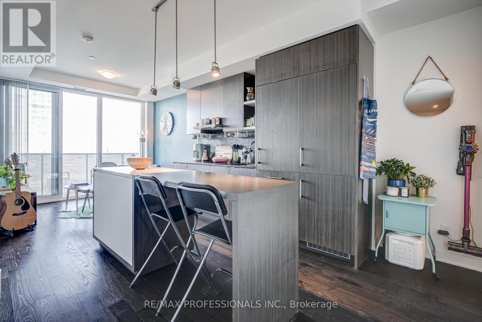 6105 - 88 Harbour Street, Toronto (Waterfront Communities), Ontario  M5J 0C3 - Photo 3 - C12823230