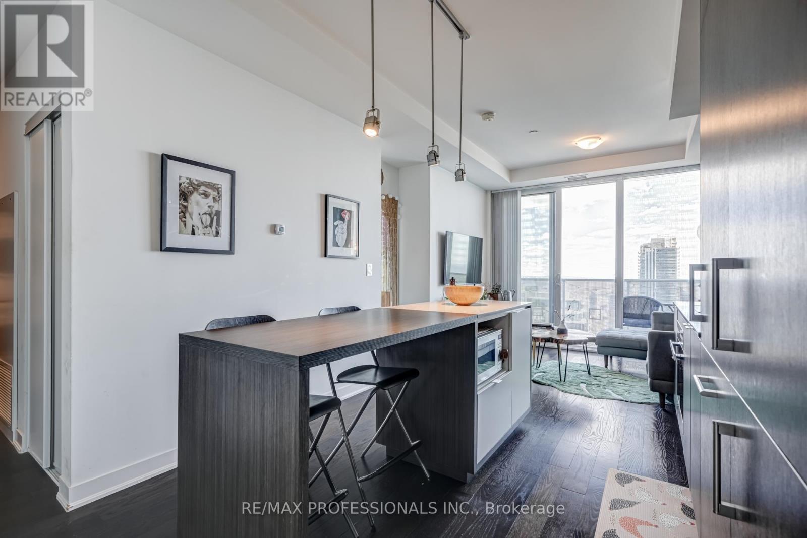 6105 - 88 Harbour Street, Toronto (Waterfront Communities), Ontario  M5J 0C3 - Photo 5 - C12823230