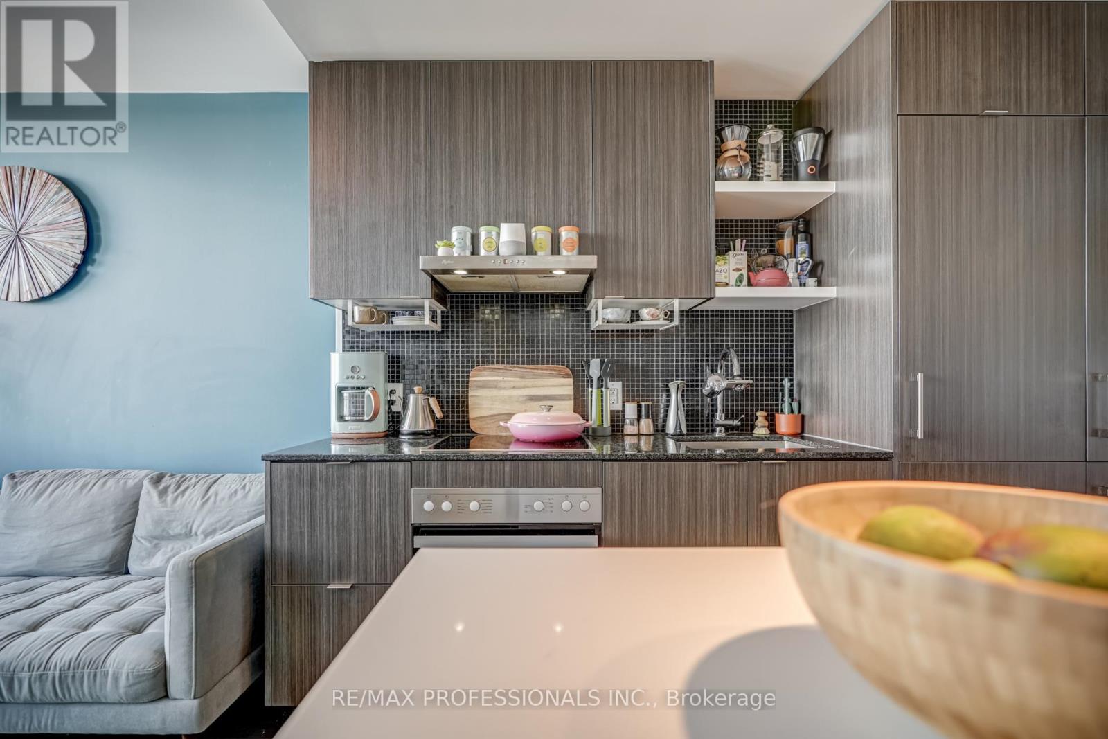 6105 - 88 Harbour Street, Toronto (Waterfront Communities), Ontario  M5J 0C3 - Photo 6 - C12823230