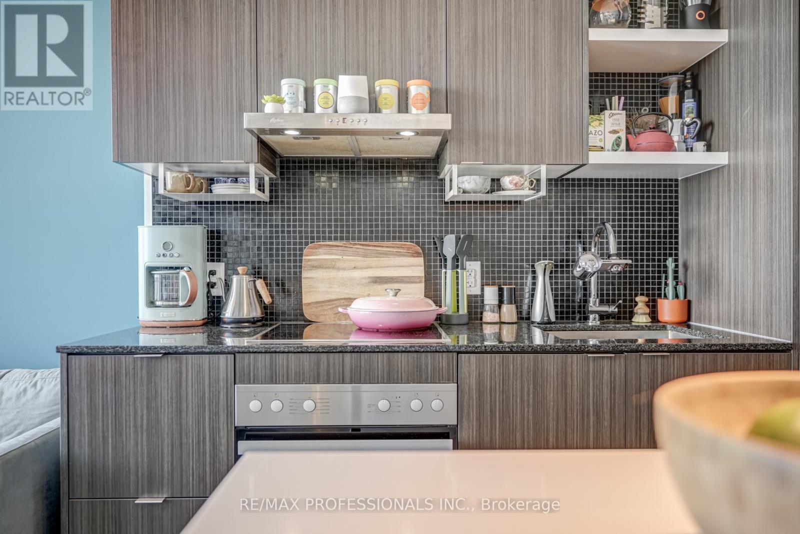 6105 - 88 Harbour Street, Toronto (Waterfront Communities), Ontario  M5J 0C3 - Photo 7 - C12823230