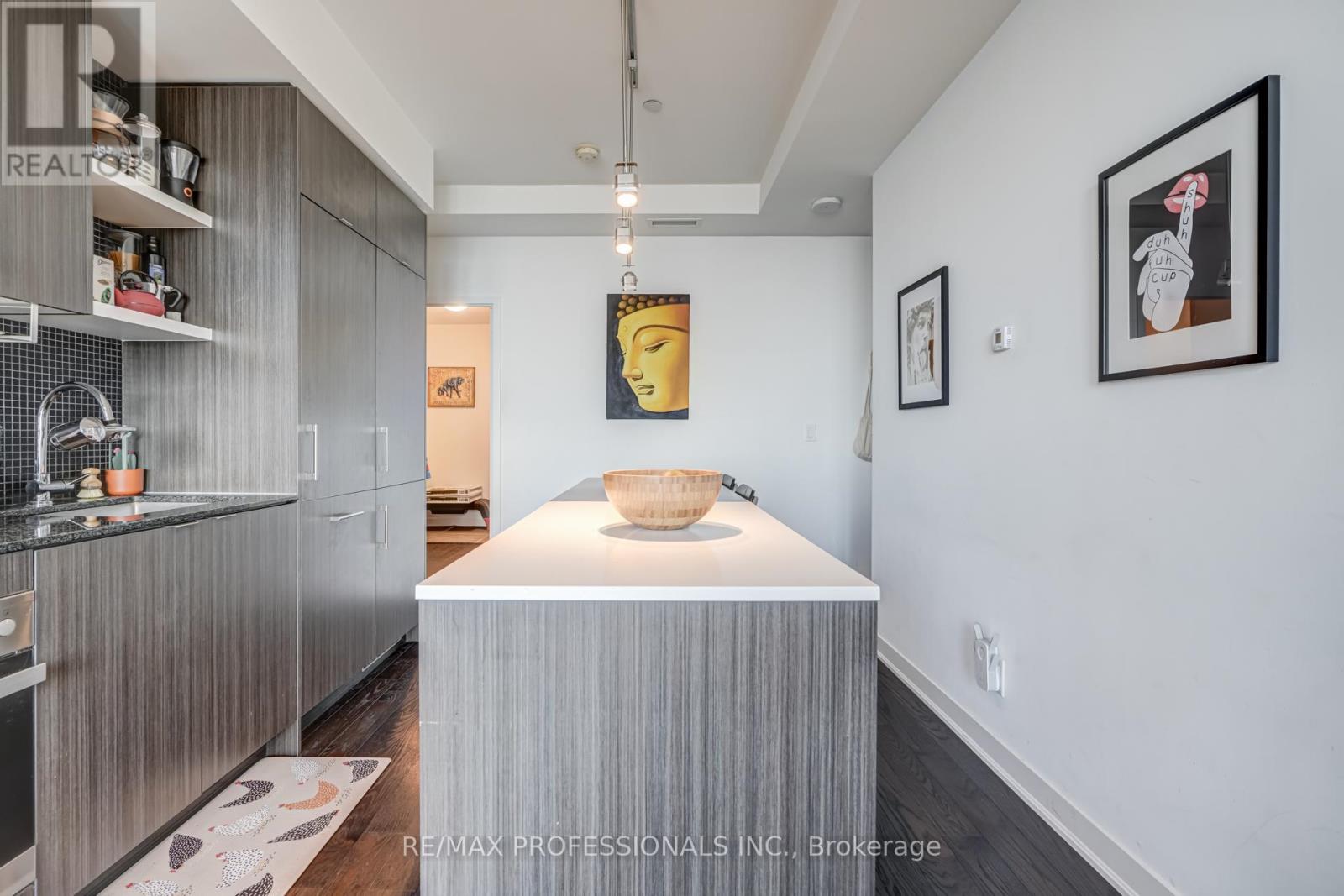 6105 - 88 Harbour Street, Toronto (Waterfront Communities), Ontario  M5J 0C3 - Photo 8 - C12823230