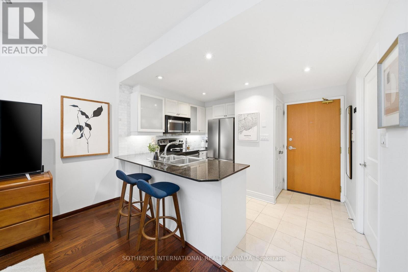 1507 - 80 Cumberland Street, Toronto, Ontario  M5R 3V1 - Photo 4 - C12823236