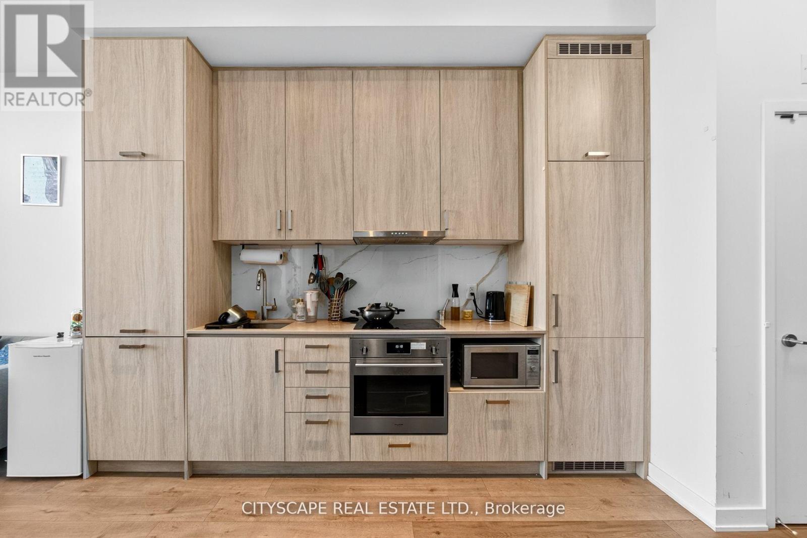 210 - 60 Honeycrisp Crescent, Vaughan, Ontario  L4K 0N5 - Photo 13 - N12822970