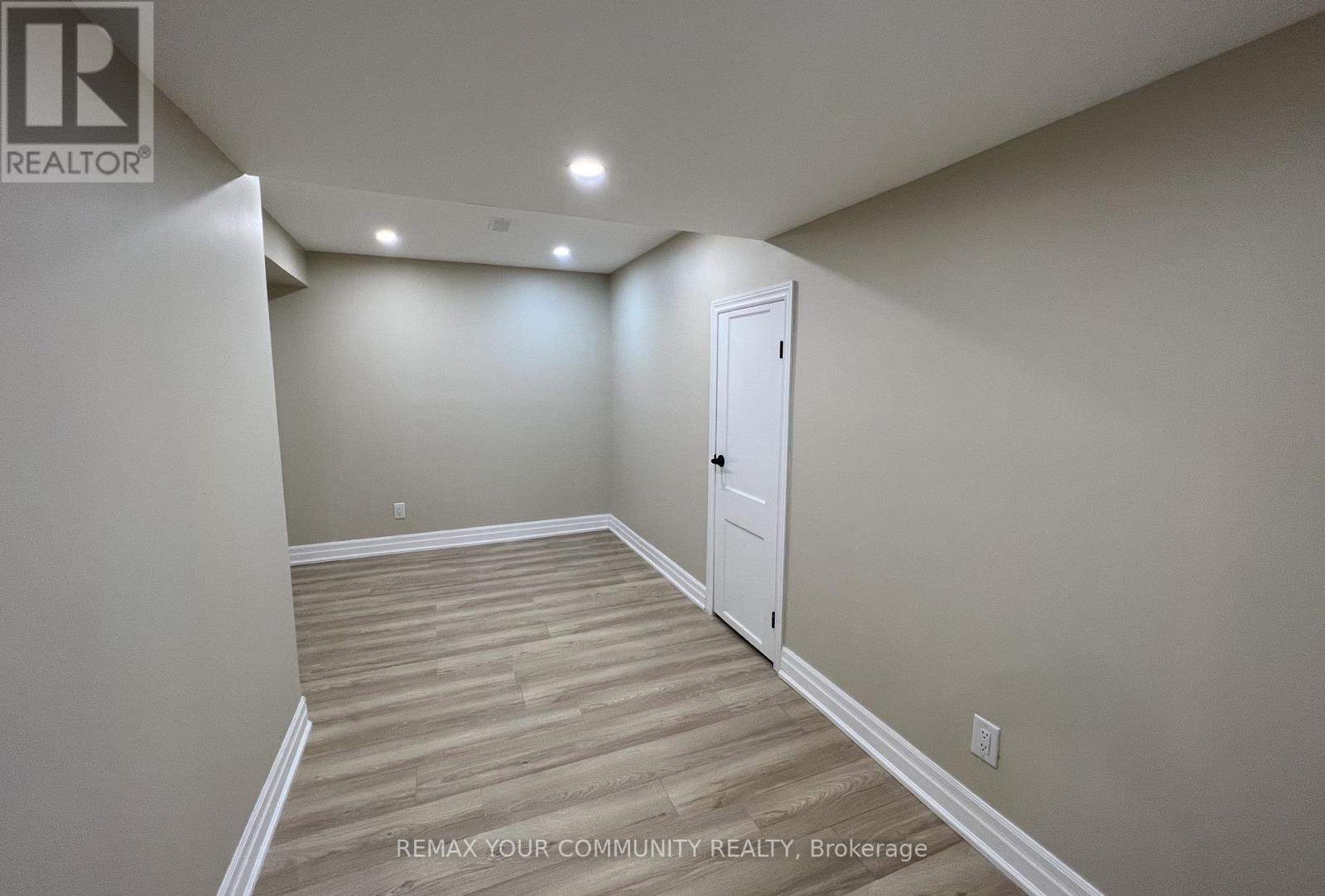 Lower - 517 Clifford Perry Place, Newmarket (Woodland Hill), Ontario  L3X 0J1 - Photo 11 - N12822984