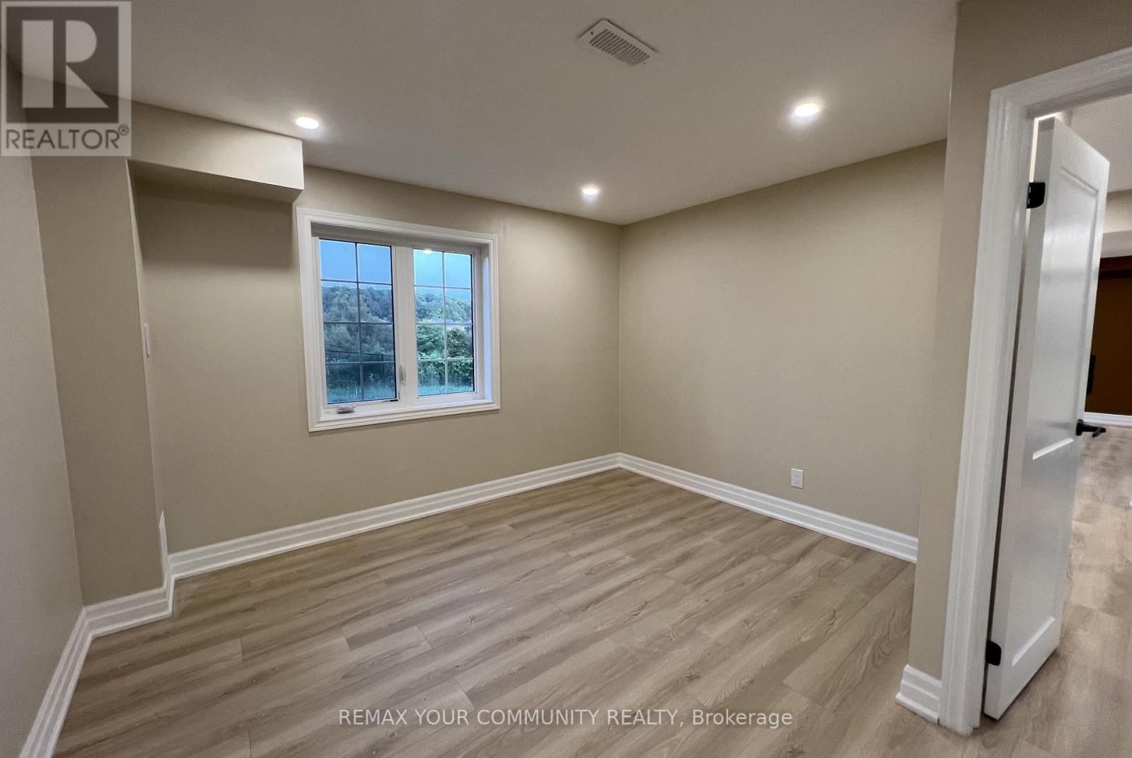 Lower - 517 Clifford Perry Place, Newmarket (Woodland Hill), Ontario  L3X 0J1 - Photo 16 - N12822984