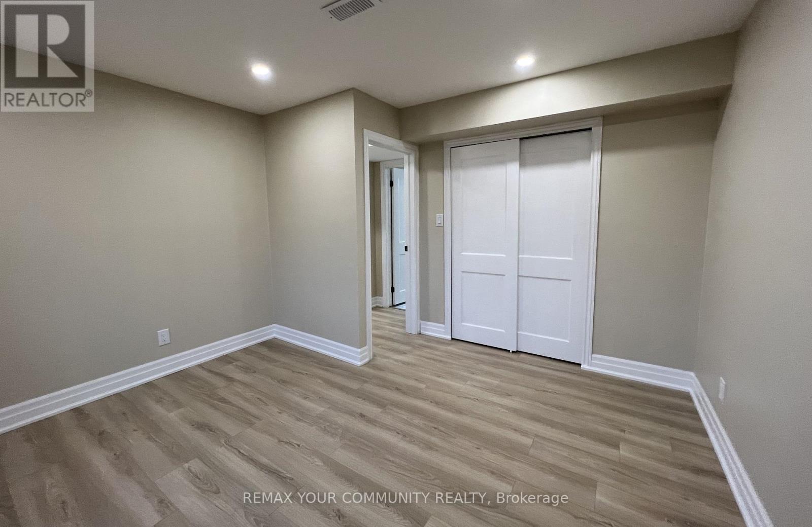 Lower - 517 Clifford Perry Place, Newmarket (Woodland Hill), Ontario  L3X 0J1 - Photo 17 - N12822984