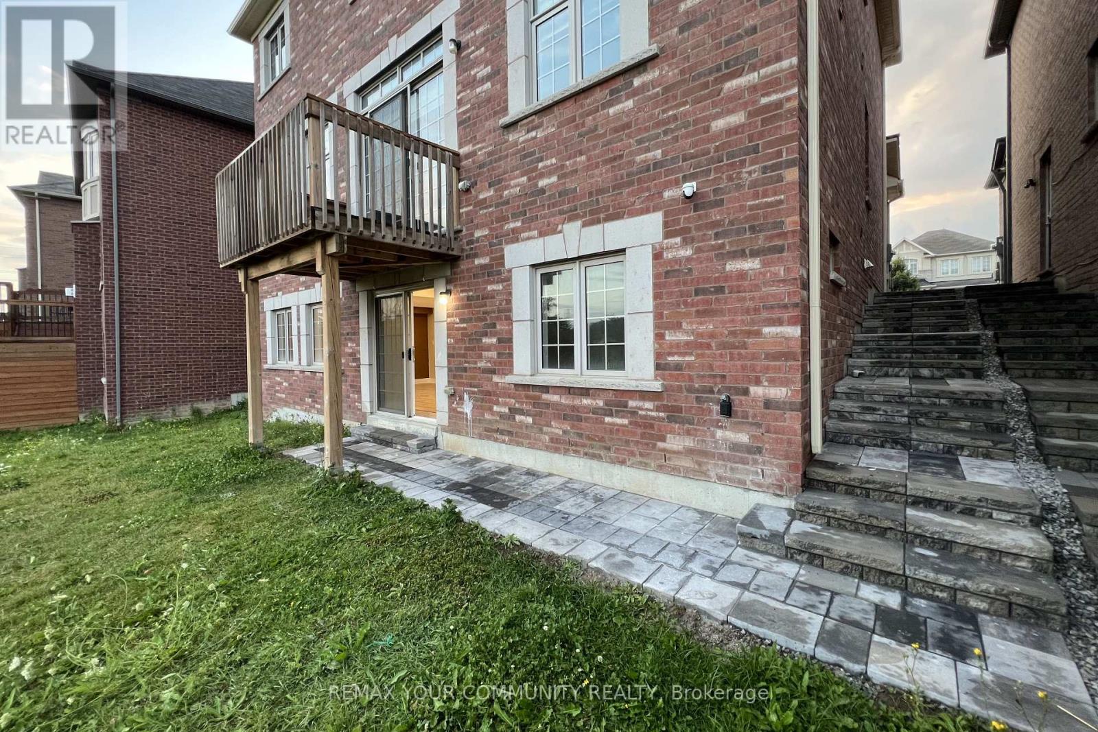 Lower - 517 Clifford Perry Place, Newmarket (Woodland Hill), Ontario  L3X 0J1 - Photo 2 - N12822984