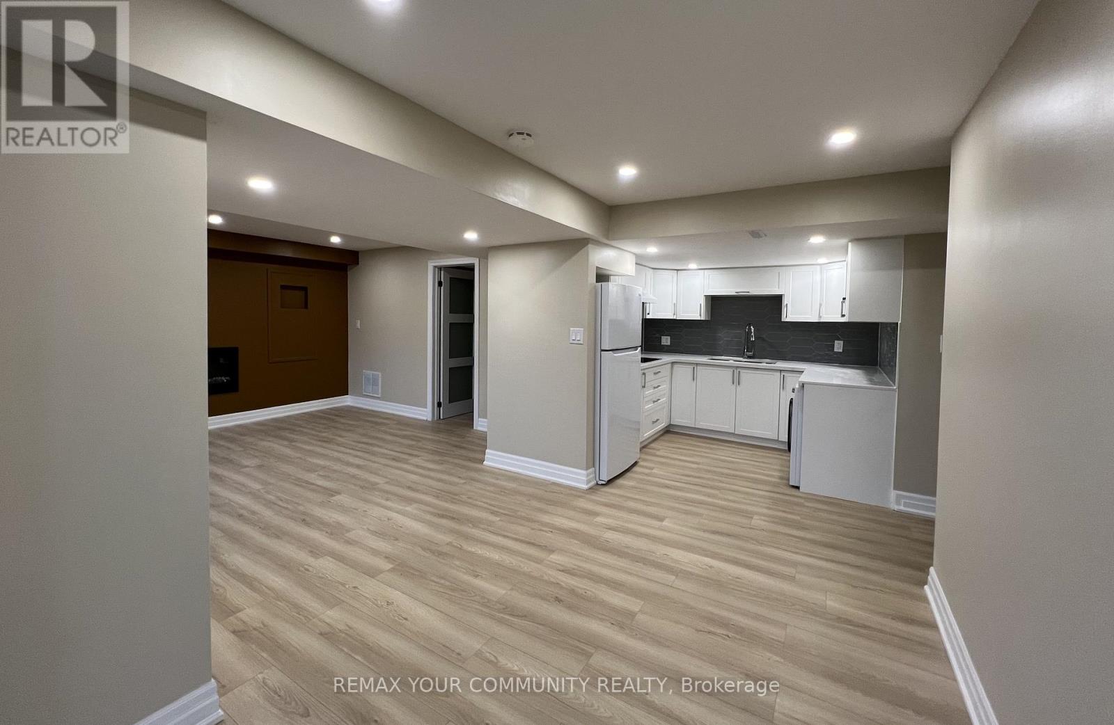 Lower - 517 Clifford Perry Place, Newmarket (Woodland Hill), Ontario  L3X 0J1 - Photo 4 - N12822984