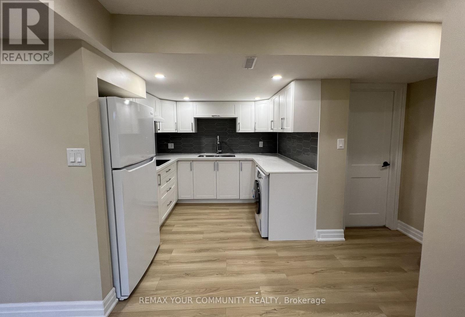 Lower - 517 Clifford Perry Place, Newmarket (Woodland Hill), Ontario  L3X 0J1 - Photo 5 - N12822984