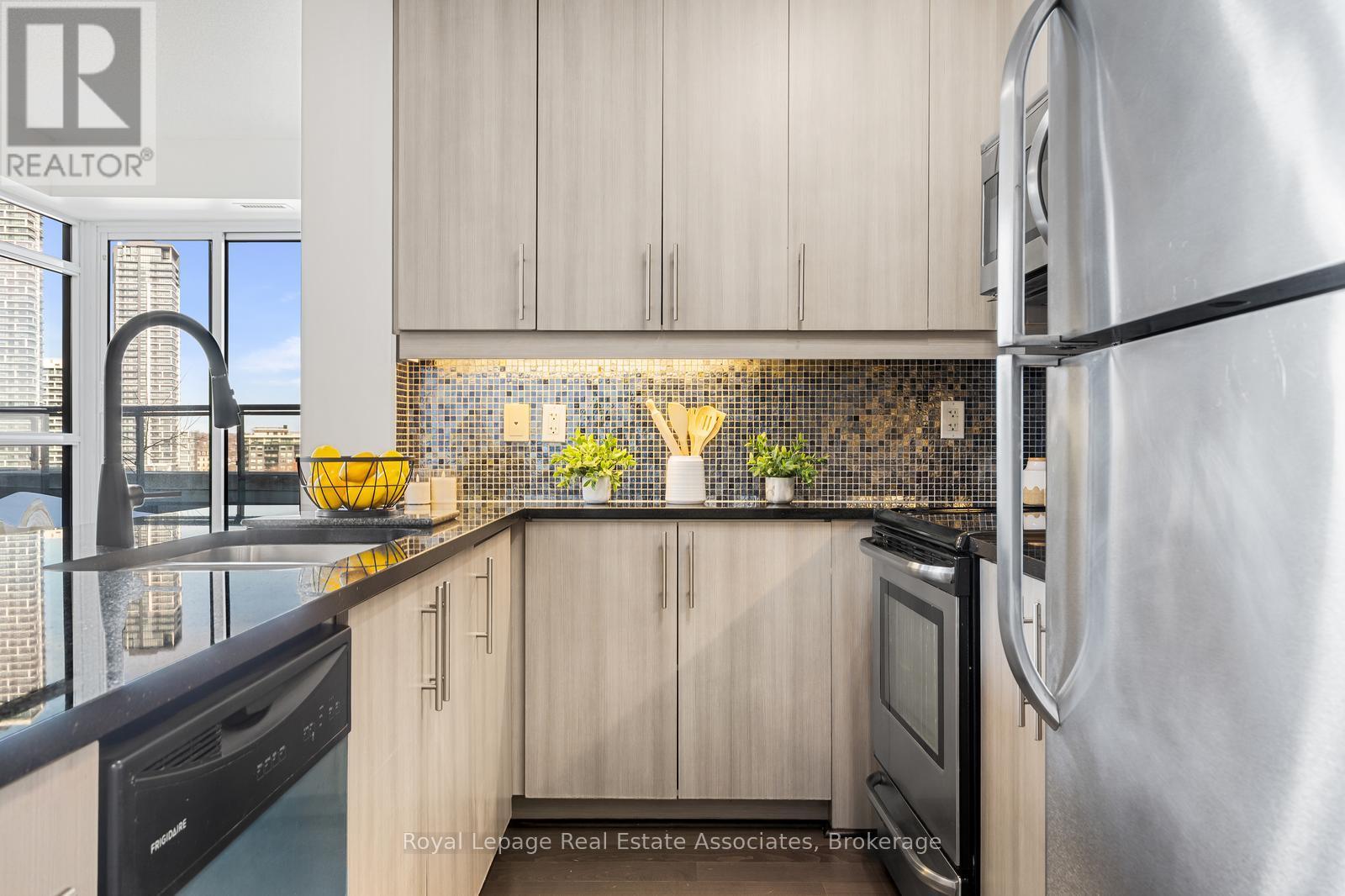 701 - 8130 Birchmount Road, Markham, Ontario  L6G 0E4 - Photo 4 - N12823096