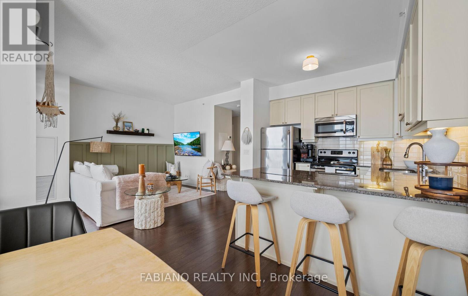 815 - 24 WOODSTREAM BOULEVARD, Vaughan, Ontario