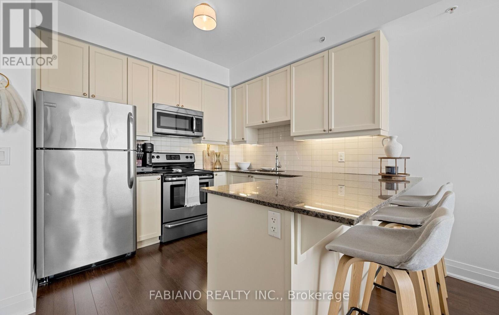 815 - 24 Woodstream Boulevard, Vaughan, Ontario L4L 8C4 - Photo 11 - N12823100