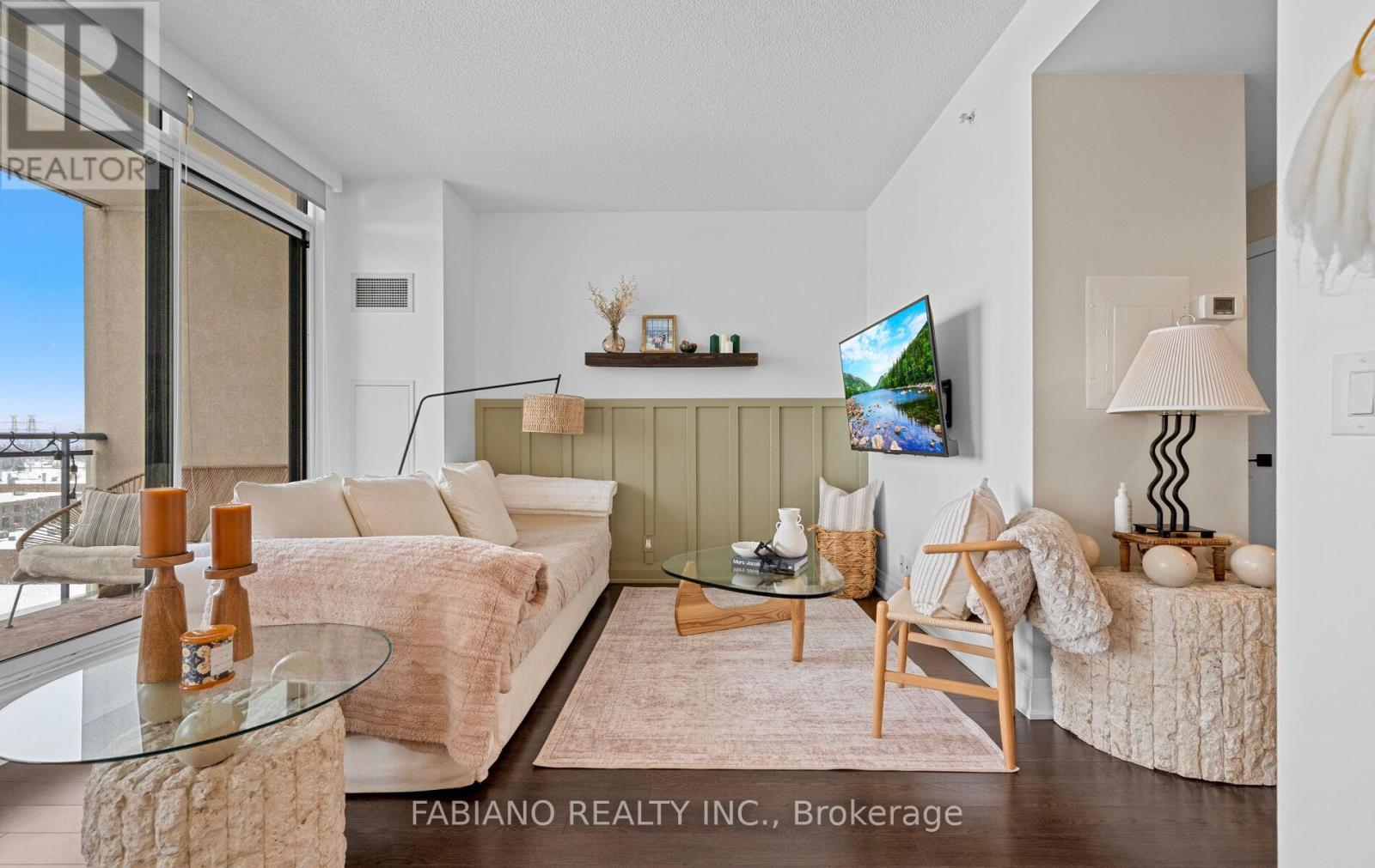 815 - 24 Woodstream Boulevard, Vaughan, Ontario L4L 8C4 - Photo 2 - N12823100