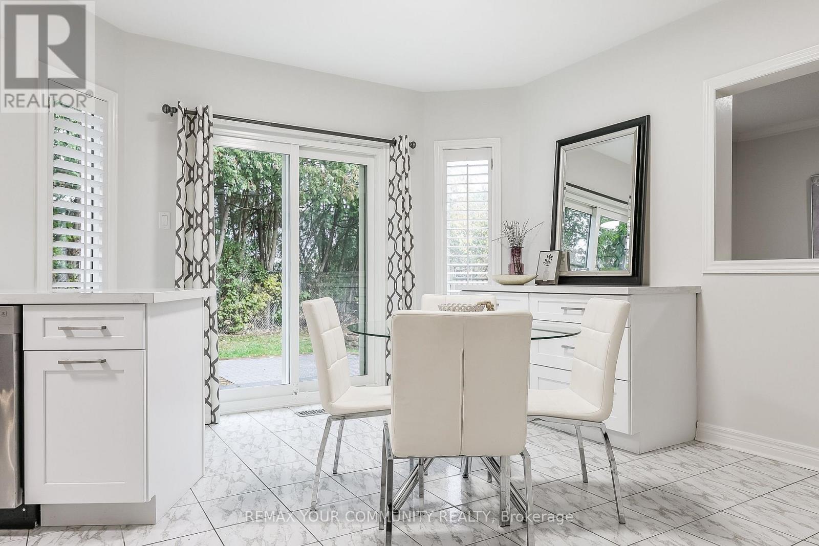 30 Crimson Court, Richmond Hill, Ontario  L4C 0J5 - Photo 14 - N12823124