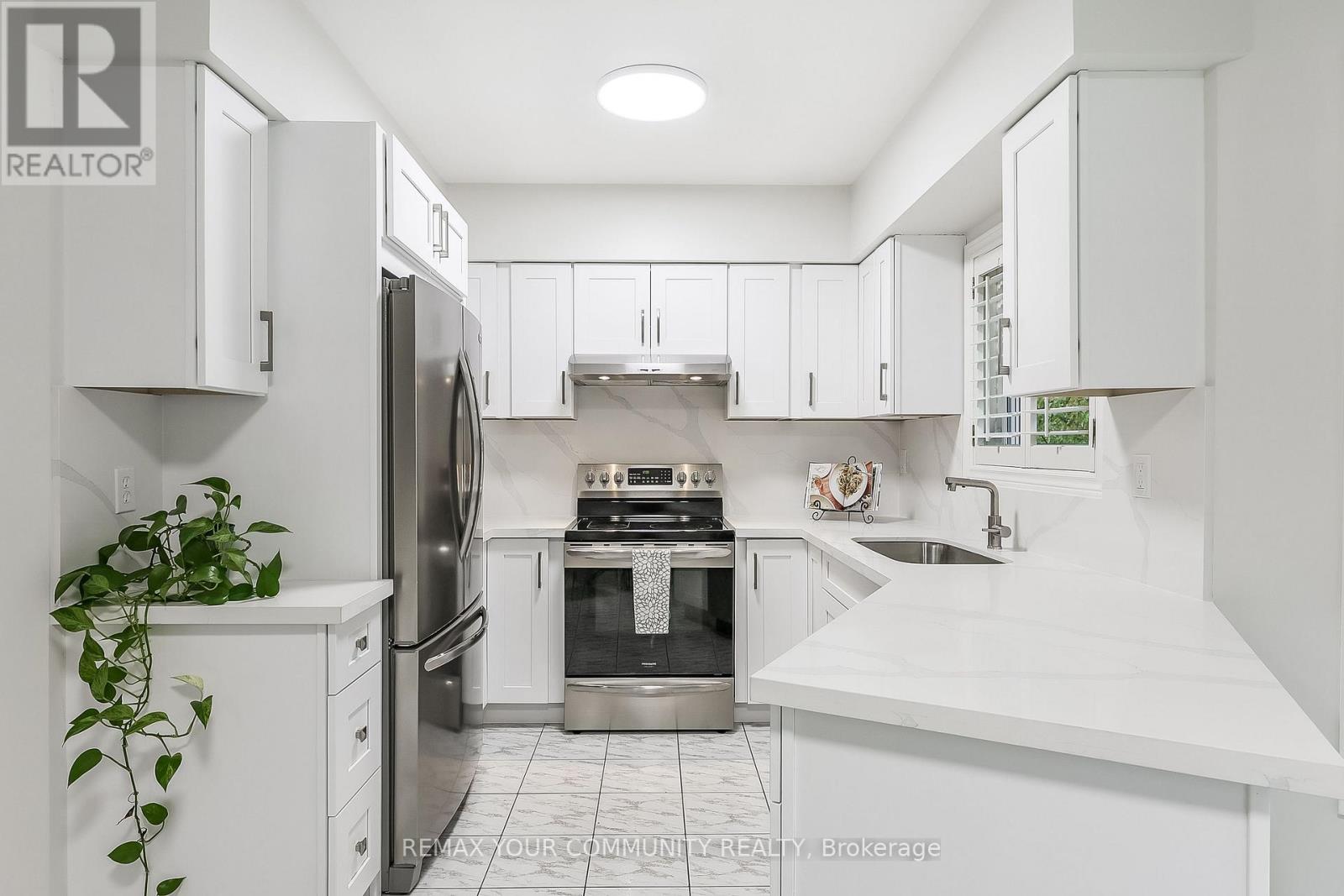 30 Crimson Court, Richmond Hill, Ontario  L4C 0J5 - Photo 17 - N12823124