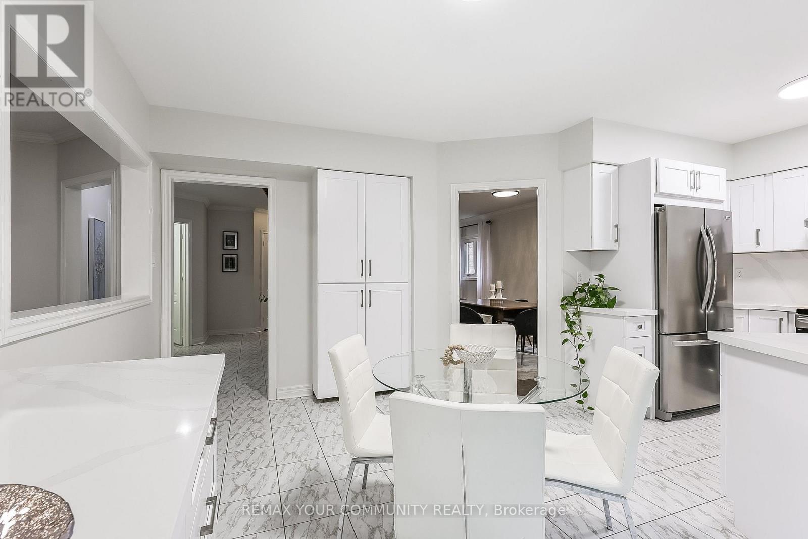 30 Crimson Court, Richmond Hill, Ontario  L4C 0J5 - Photo 18 - N12823124