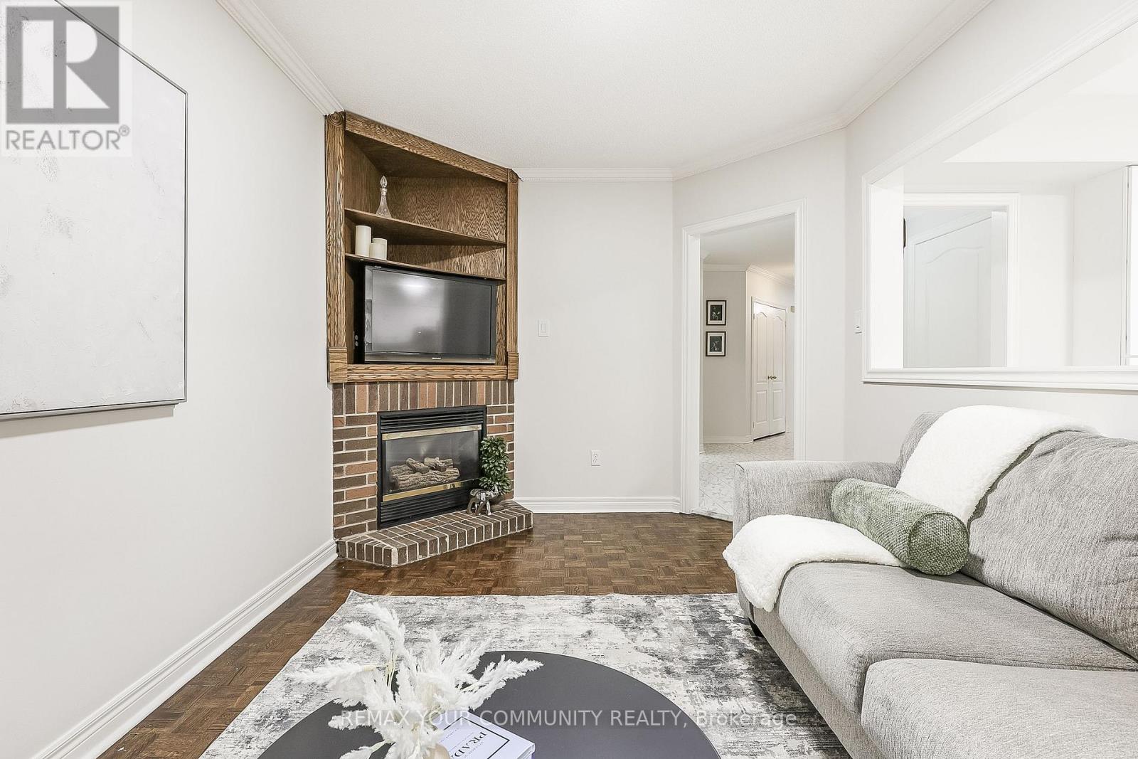 30 Crimson Court, Richmond Hill, Ontario  L4C 0J5 - Photo 9 - N12823124