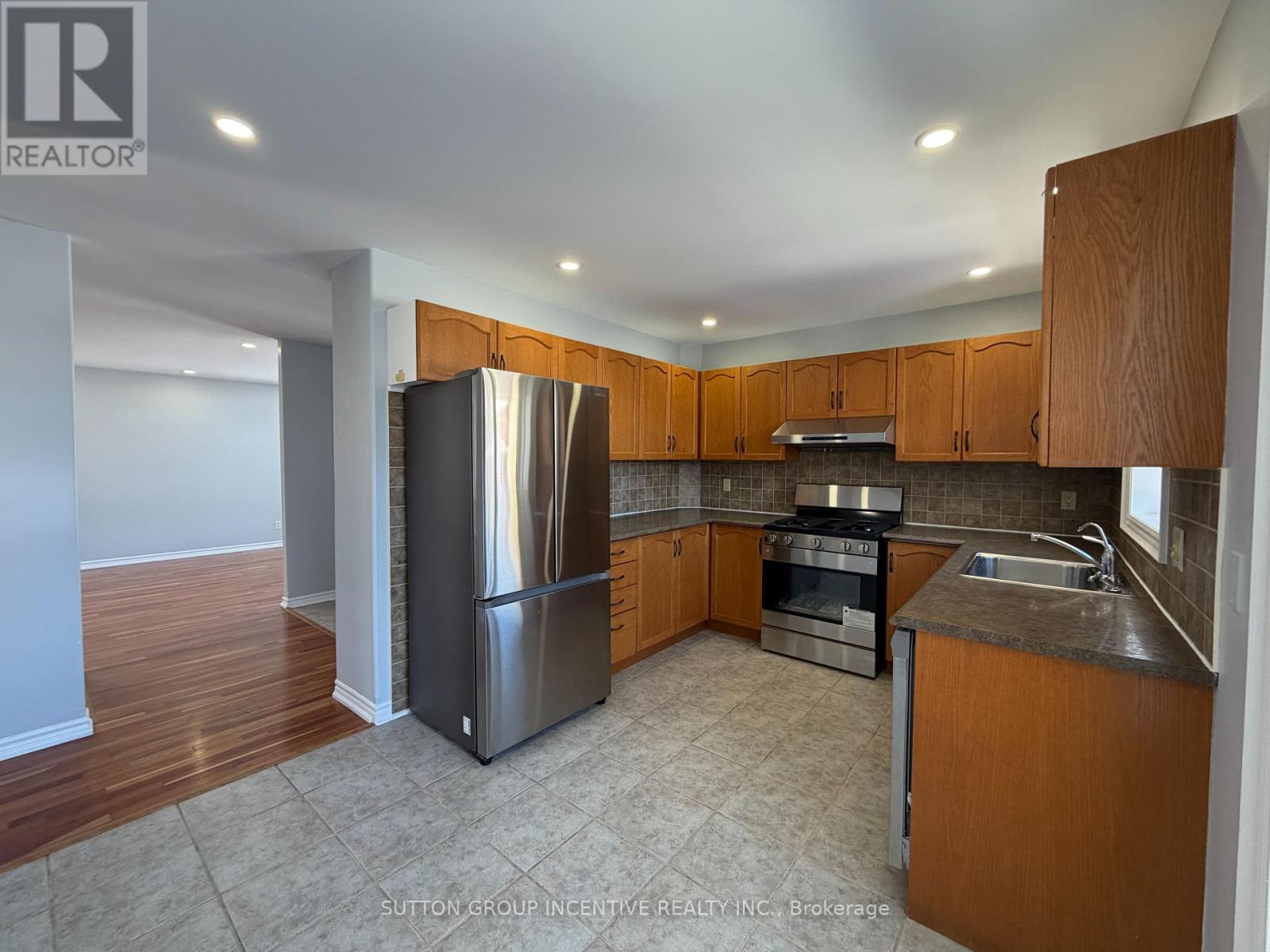 62 Kell Place, Barrie, Ontario  L4N 9K5 - Photo 9 - S12823216