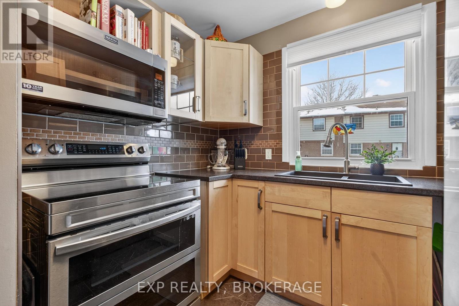 3 - 126 Notch Hill Road, Kingston (Central City West), Ontario  K7M 2X1 - Photo 7 - X12822854