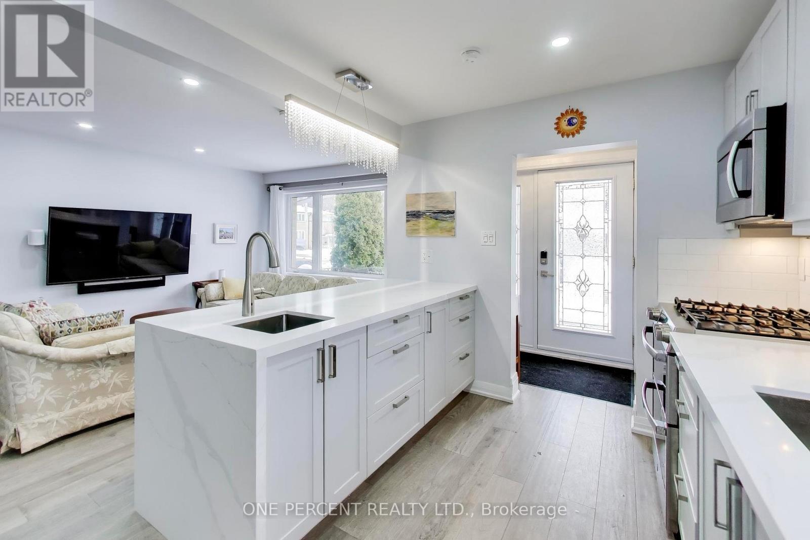 4 Cameo Crescent, Toronto, Ontario  M6N 2K5 - Photo 11 - W12822996