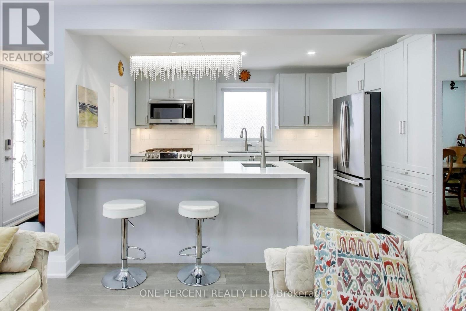 4 Cameo Crescent, Toronto, Ontario  M6N 2K5 - Photo 13 - W12822996