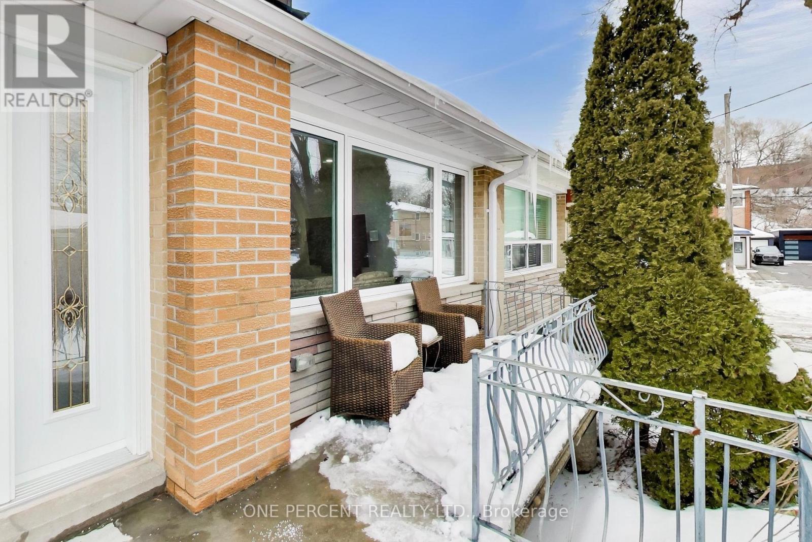 4 Cameo Crescent, Toronto, Ontario  M6N 2K5 - Photo 4 - W12822996