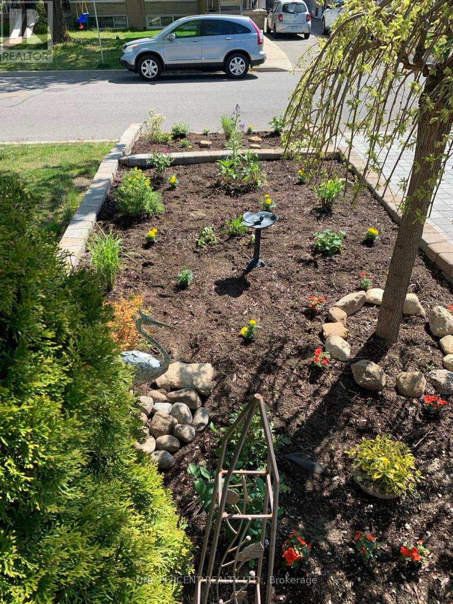 4 Cameo Crescent, Toronto, Ontario  M6N 2K5 - Photo 44 - W12822996