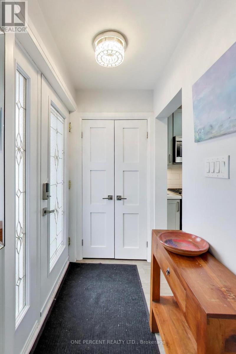 4 Cameo Crescent, Toronto, Ontario  M6N 2K5 - Photo 5 - W12822996