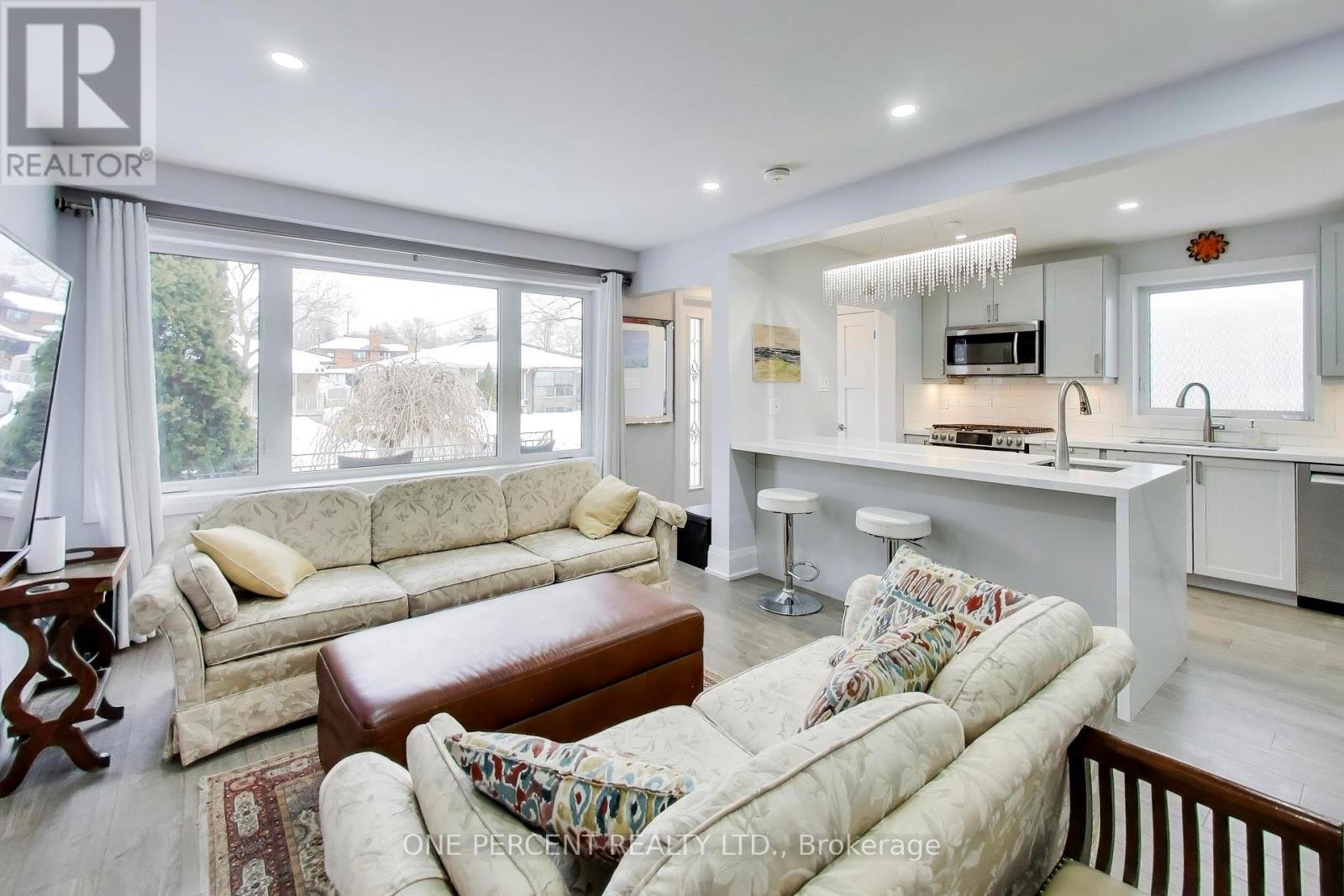 4 Cameo Crescent, Toronto, Ontario  M6N 2K5 - Photo 7 - W12822996