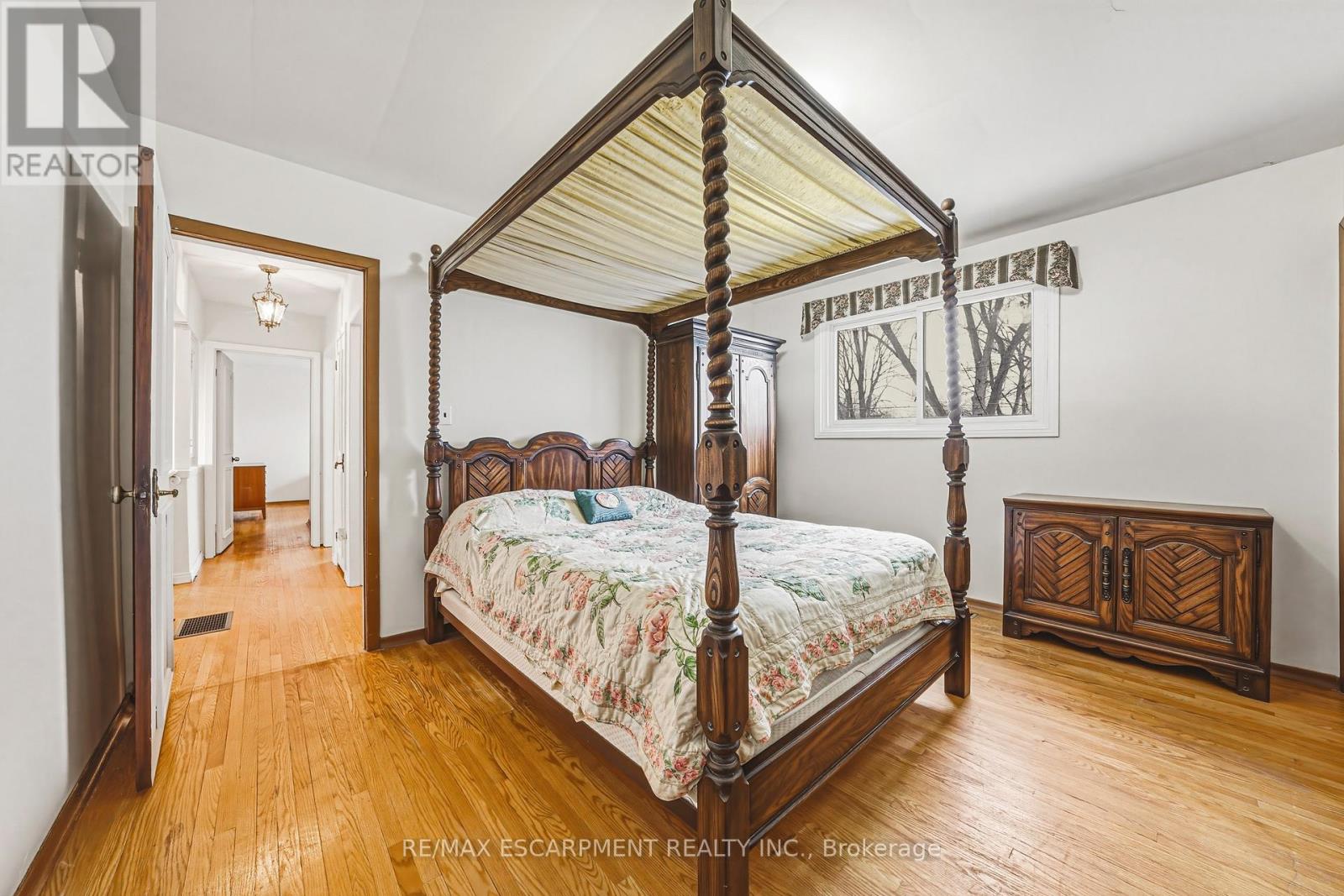 5410 Murray Crescent, Burlington, Ontario  L7L 3S7 - Photo 15 - W12823020