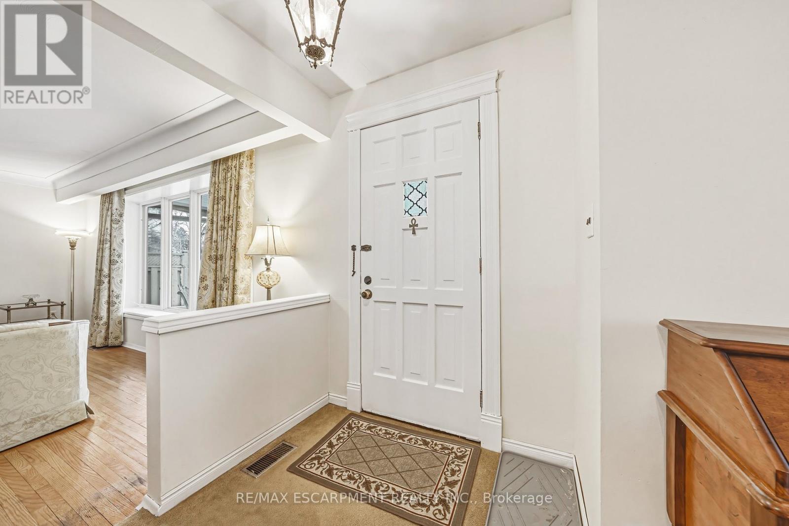 5410 Murray Crescent, Burlington, Ontario  L7L 3S7 - Photo 3 - W12823020