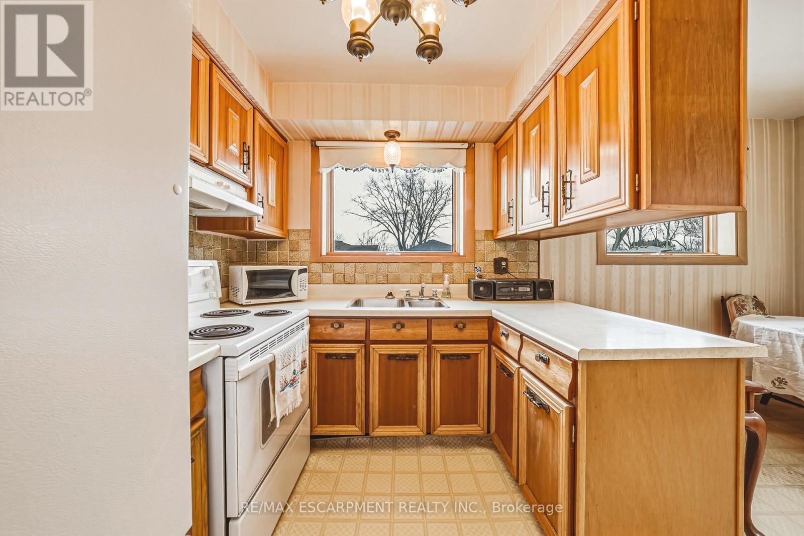 5410 Murray Crescent, Burlington, Ontario  L7L 3S7 - Photo 8 - W12823020